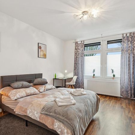 Zentrale Lage ... Ideal Fuer Geschaeftsleute, Monteure, Familien...3 Zimmer, Wlan, Smarttv Mettmann Exterior foto
