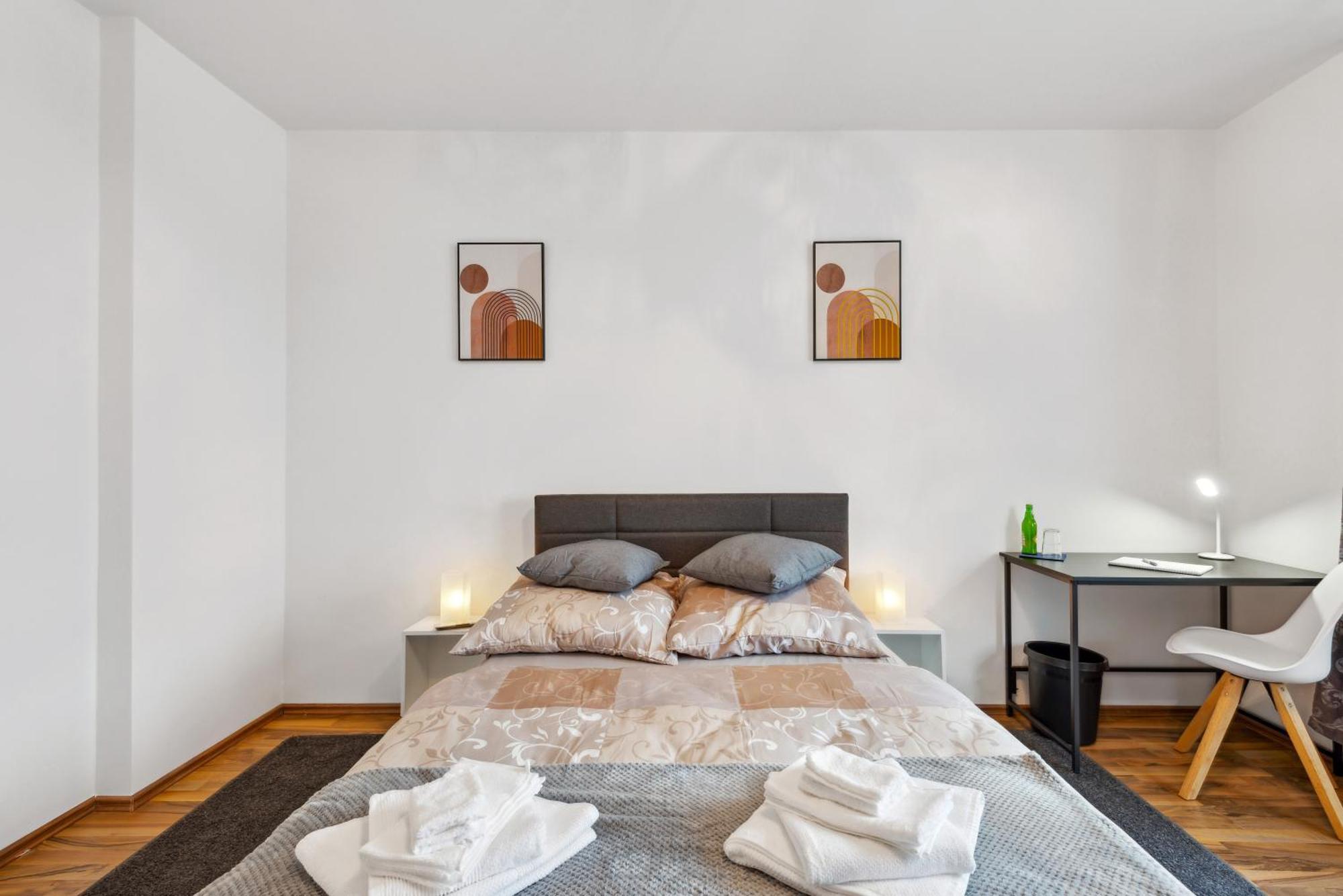 Zentrale Lage ... Ideal Fuer Geschaeftsleute, Monteure, Familien...3 Zimmer, Wlan, Smarttv Mettmann Exterior foto