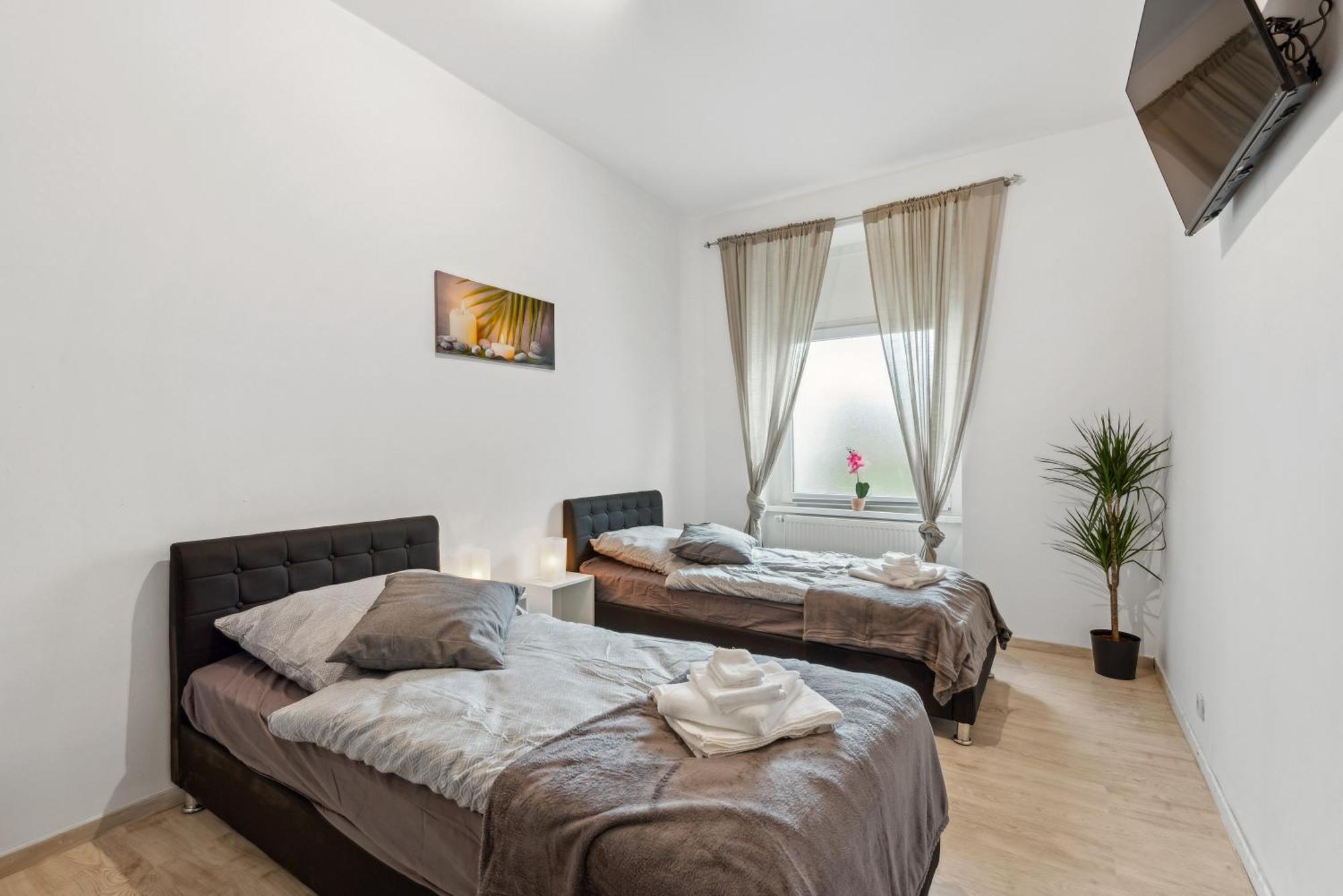 Zentrale Lage ... Ideal Fuer Geschaeftsleute, Monteure, Familien...3 Zimmer, Wlan, Smarttv Mettmann Exterior foto