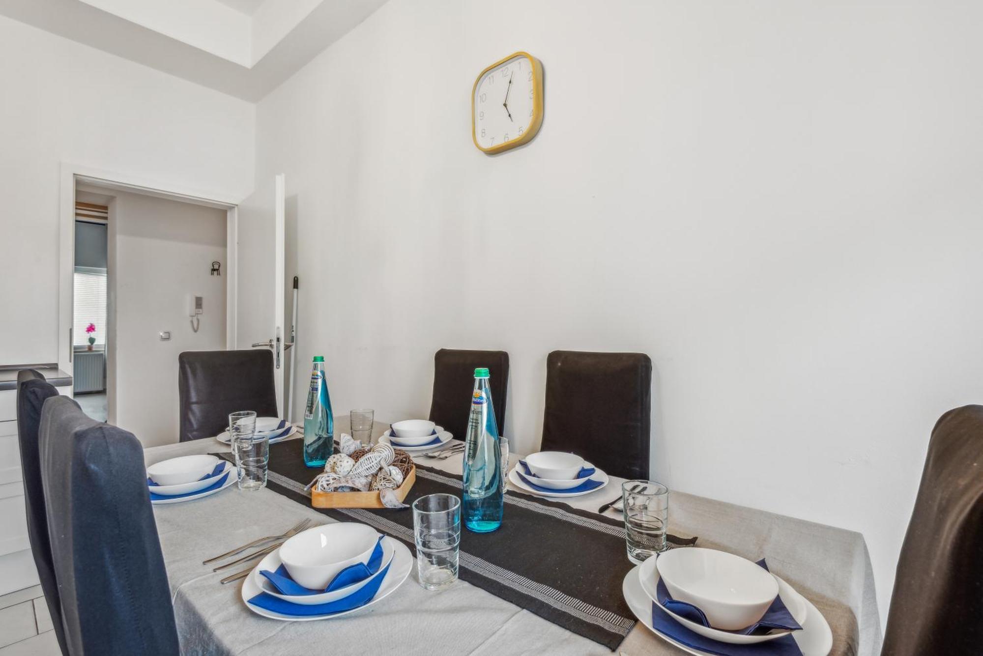 Zentrale Lage ... Ideal Fuer Geschaeftsleute, Monteure, Familien...3 Zimmer, Wlan, Smarttv Mettmann Exterior foto
